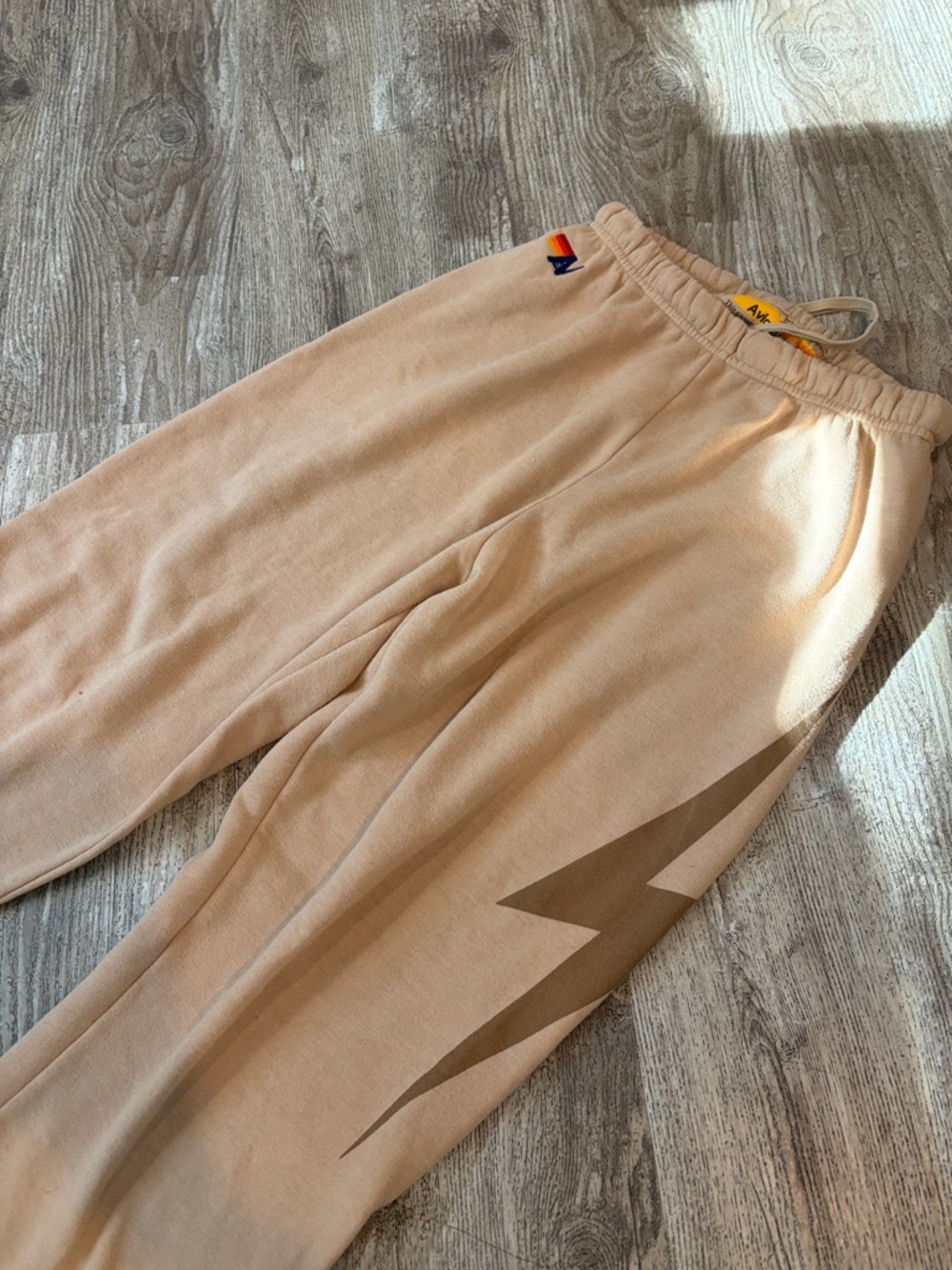 Aviator nation bolt sweatpants in sand/mocha
Size M - Picture 2 of 5